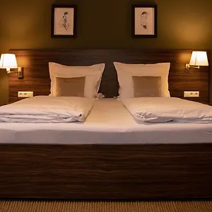 landhotel-wolfschlugen.stuttgart-hotel.com/